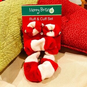 D1- NEW Christmas Ruff and Cuff Dog Set
